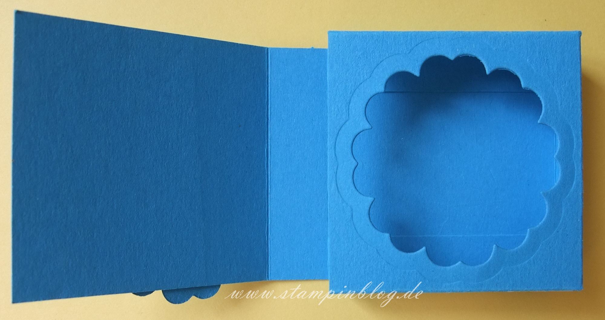 Verpackung-Rittersport-Blume-blau-4
